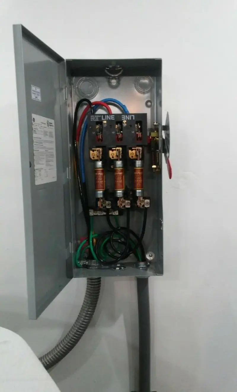 Three-phase disconnect switch installed for Electrical Wiring & Rewiring in Hartsville-Trousdale County
